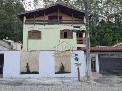 Casa, 3 quartos, 224 m² - Foto 1