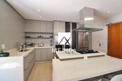 Sobrado, 3 quartos, 316 m² - Foto 1