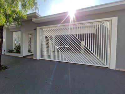 Casa, 4 quartos, 200 m² - Foto 1