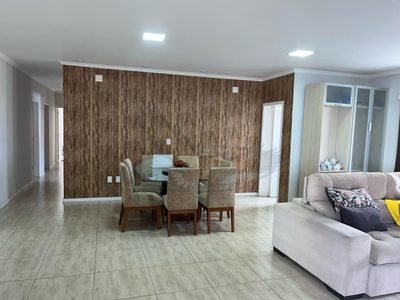 Casa, 4 quartos, 242 m² - Foto 3