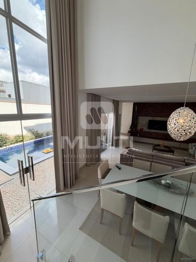 Casa, 3 quartos, 330 m² - Foto 1