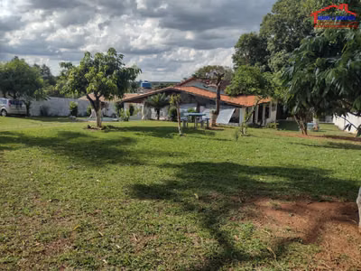 Chácara, 3 quartos, 2400 m² - Foto 1