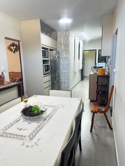 Casa, 4 quartos, 180 m² - Foto 1