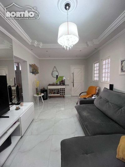 Casa, 5 quartos, 162 m² - Foto 1