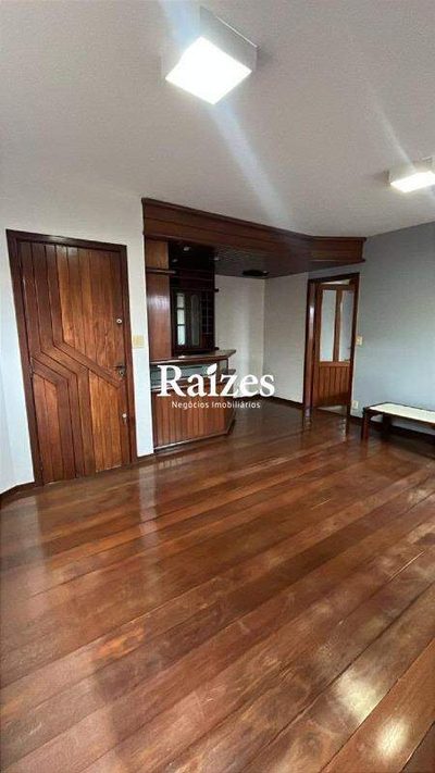 Casa, 4 quartos, 242 m² - Foto 1
