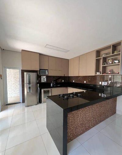 Casa, 3 quartos, 245 m² - Foto 1