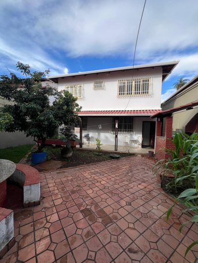 Casa, 4 quartos, 200 m² - Foto 1