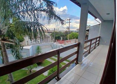Casa, 4 quartos, 237 m² - Foto 1