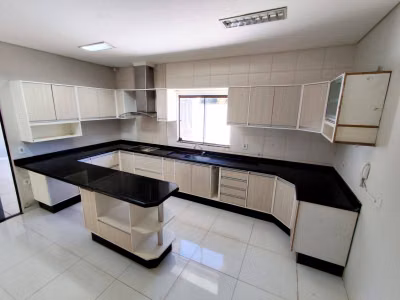 Casa, 3 quartos, 196 m² - Foto 2