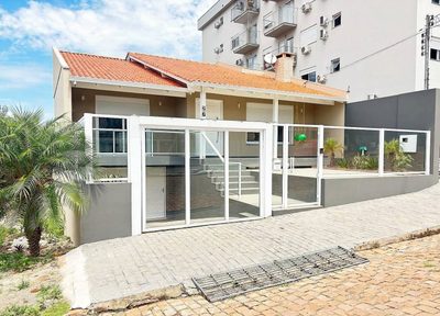 Casa, 3 quartos, 222 m² - Foto 1