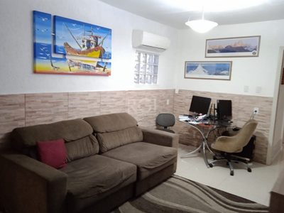 Casa, 5 quartos, 141 m² - Foto 1