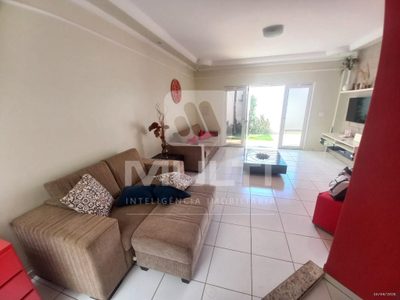 Casa, 3 quartos, 200 m² - Foto 1