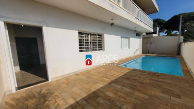 Casa, 5 quartos, 327 m² - Foto 2