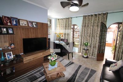Casa, 4 quartos, 144 m² - Foto 1