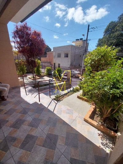 Casa, 4 quartos, 195 m² - Foto 1
