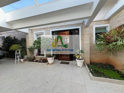 Casa, 4 quartos, 256 m² - Foto 1