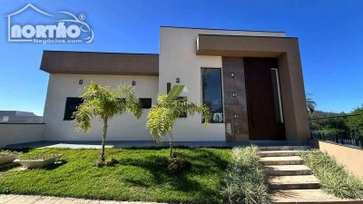 Casa, 5 quartos, 236 m² - Foto 1