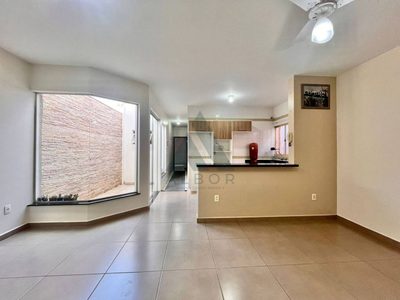 Casa, 4 quartos, 129 m² - Foto 1