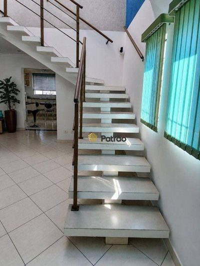 Sobrado, 3 quartos, 220 m² - Foto 1