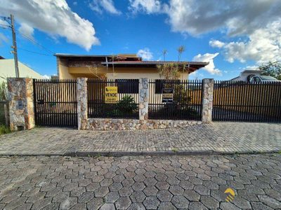 Casa, 3 quartos, 240 m² - Foto 1