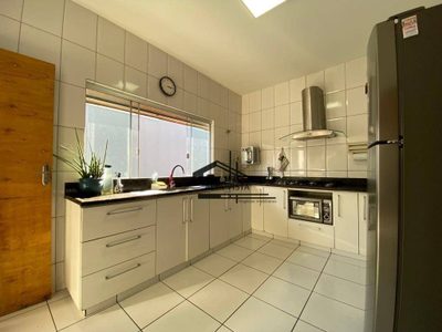 Casa, 3 quartos, 146 m² - Foto 1