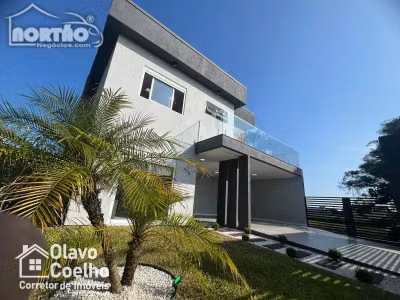 Casa, 5 quartos, 214 m² - Foto 1
