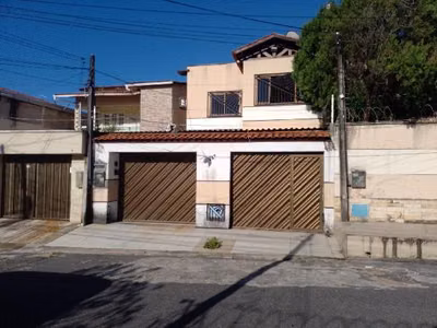 Casa, 4 quartos, 192 m² - Foto 1