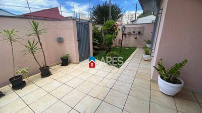 Casa, 3 quartos, 211 m² - Foto 2
