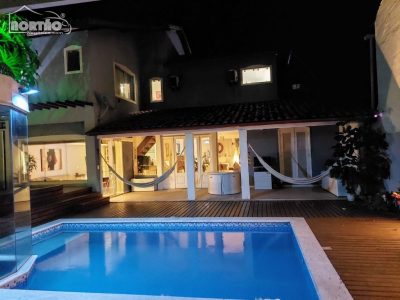 Casa, 8 quartos, 270 m² - Foto 1