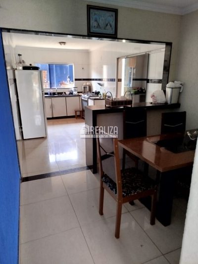 Casa, 2 quartos, 182 m² - Foto 1