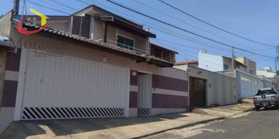 Casa, 3 quartos, 240 m² - Foto 1