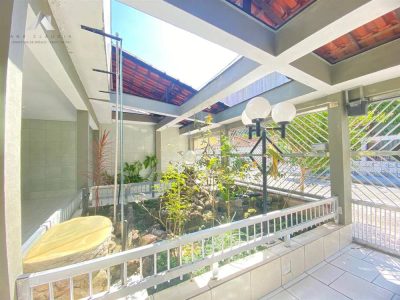 Casa, 6 quartos, 194 m² - Foto 1