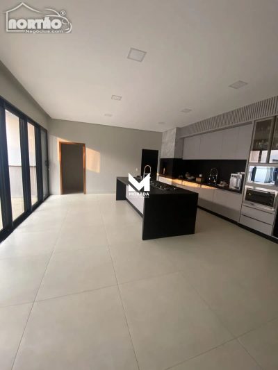 Casa, 3 quartos, 204 m² - Foto 3