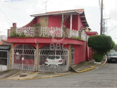 Sobrado, 3 quartos, 218 m² - Foto 1