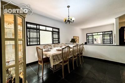 Casa, 4 quartos, 284 m² - Foto 1