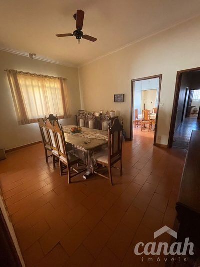 Casa, 4 quartos, 210 m² - Foto 1