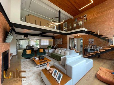 Casa, 5 quartos, 358 m² - Foto 1