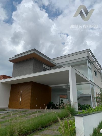 Casa, 3 quartos, 259 m² - Foto 1