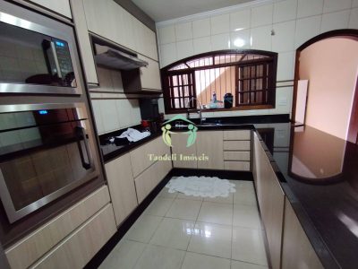 Sobrado, 3 quartos, 206 m² - Foto 1