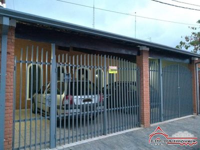 Casa, 4 quartos, 215 m² - Foto 1