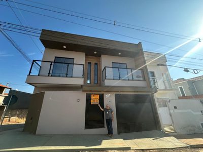 Casa, 4 quartos, 130 m² - Foto 1