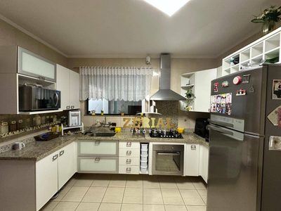 Sobrado, 3 quartos, 242 m² - Foto 4
