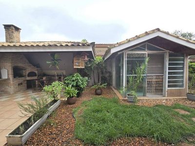 Casa, 4 quartos, 211 m² - Foto 1
