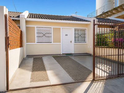 Casa, 2 quartos, 40 m² - Foto 1