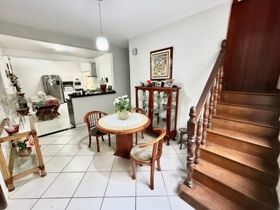 Casa, 5 quartos, 250 m² - Foto 1