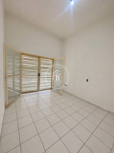Casa, 3 quartos, 242 m² - Foto 2