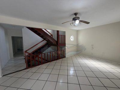 Casa, 3 quartos, 215 m² - Foto 1