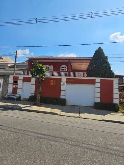 Sobrado, 3 quartos, 304 m² - Foto 1