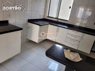 Casa, 4 quartos, 197 m² - Foto 2
