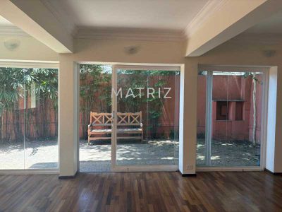 Casa, 3 quartos, 238 m² - Foto 1